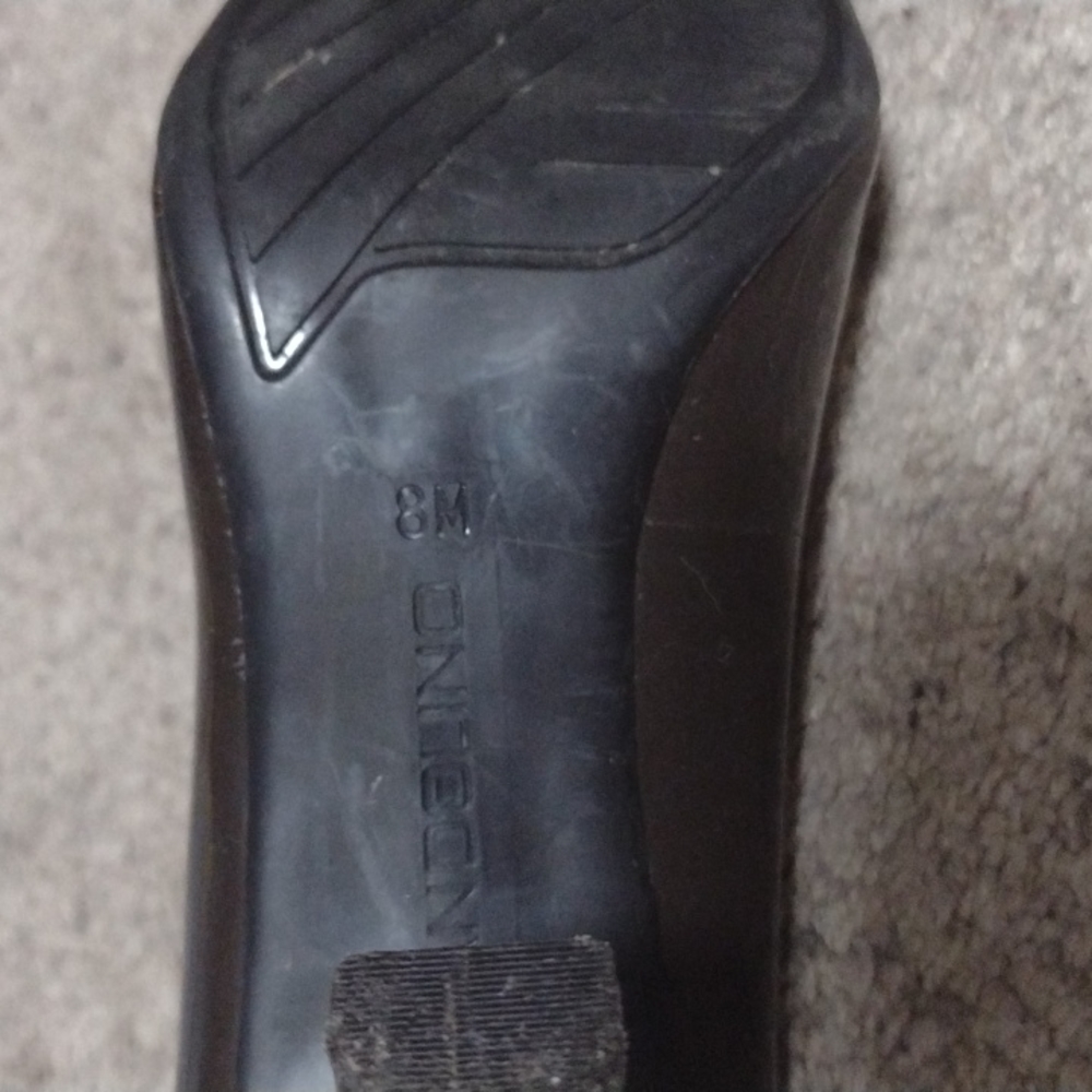 Bandolino High hill shoes size 8 - Picture 3 of 5